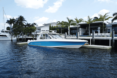 BOATZON | Boston Whaler 380 REALM 2020