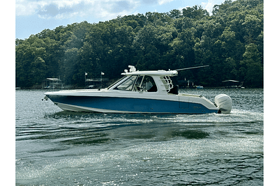 BOATZON | Boston Whaler 380 REALM 2020