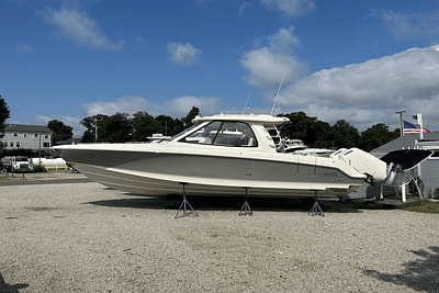 BOATZON | Boston Whaler 380 Realm 2023