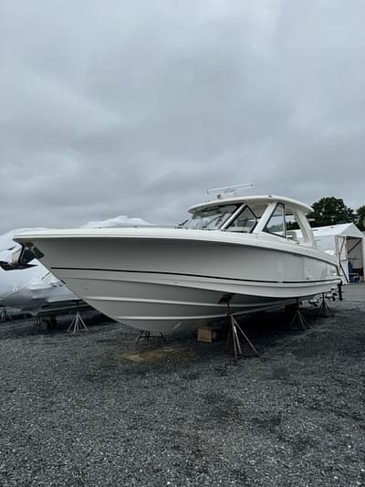 BOATZON | Boston Whaler 380 Realm 2024