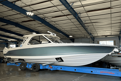 BOATZON | Boston Whaler 380 Realm 2025