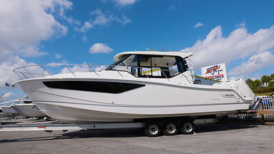 BOATZON | Boston Whaler 405 Conquest 2024