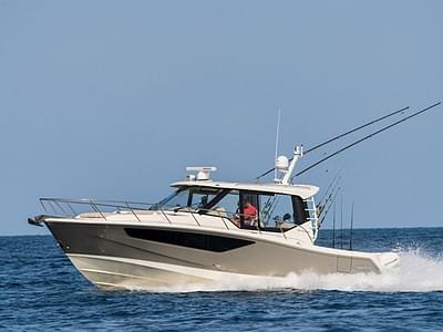 BOATZON | Boston Whaler 405 Conquest 2025