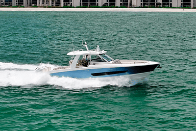 BOATZON | Boston Whaler 420 Outrage 2025