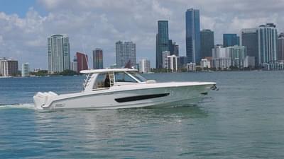 BOATZON | Boston Whaler 420 Outrage 2025