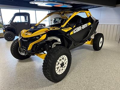 BOATZON | Can-Am® Maverick R X RS Carbon Black  Neo Yellow 2024