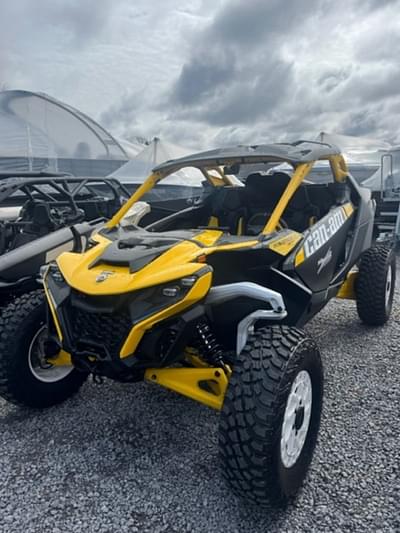 BOATZON | Can-Am® Maverick R X RS with SmartShox Carbon Black  Neo Yellow 2024