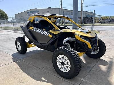 BOATZON | Can-Am® Maverick R X RS with SmartShox Carbon Black  Neo Yellow 2024