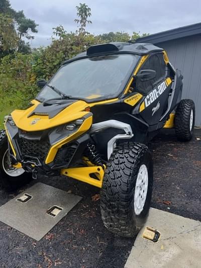 BOATZON | Can-Am® Maverick R X RS with SmartShox Carbon Black  Neo Yellow 2024