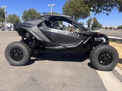 BOATZON | Can-Am® Maverick R X RS with SmartShox Triple Black 2024