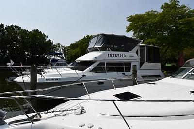 BOATZON | Carver 405 Motor Yacht 1997