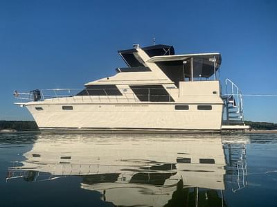 BOATZON | Carver 4207 Aft Cabin Motoryacht 1988