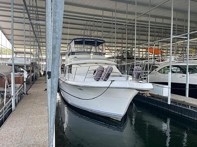 BOATZON | Carver 440 Aft Cabin Motor Yacht 1993