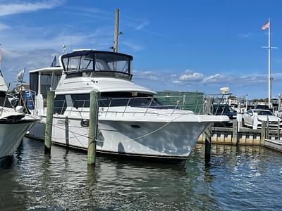 BOATZON | Carver 440 Aft Cabin Motor Yacht 1996