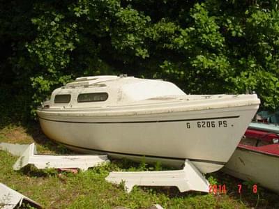 BOATZON | Catalina Yachts 22 Catalina swing keel sailboat hull 1978