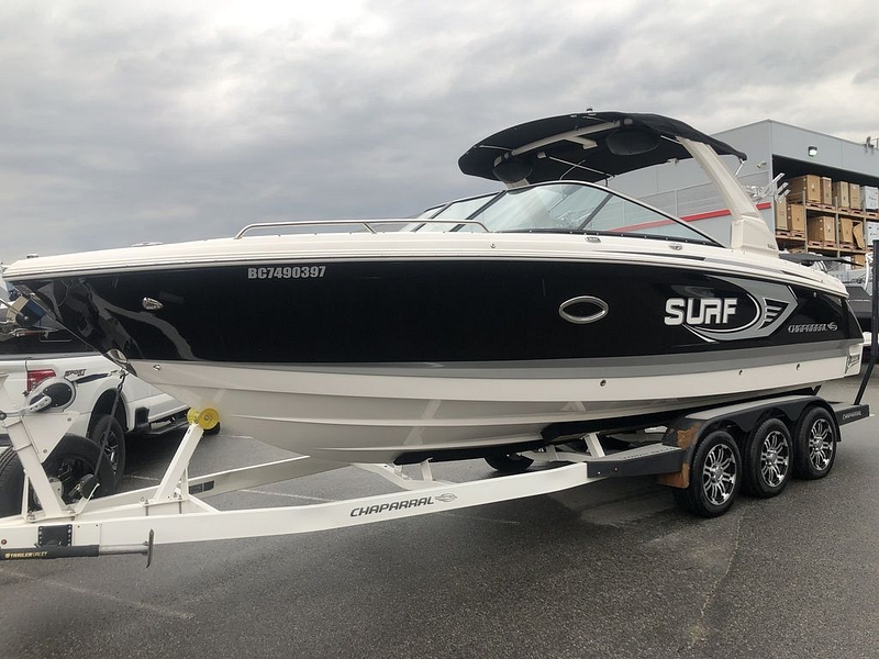 Used Chaparral 30 Surf 2021 for sale in calmar, Alberta - Boatzon.com