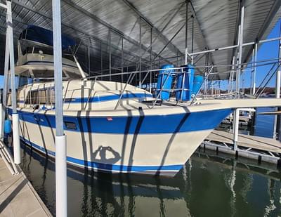 BOATZON | Chris Craft 410 Commander 1984