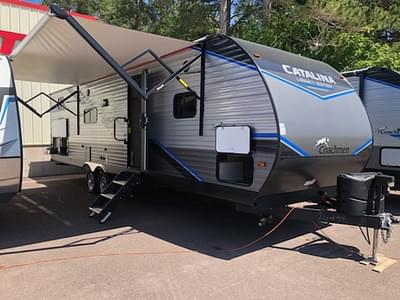 BOATZON | Coachmen Catalina Legacy Edition 303QBCK 2022