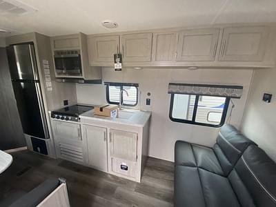 BOATZON | Coachmen Catalina Summit Series 8 261BH 2023