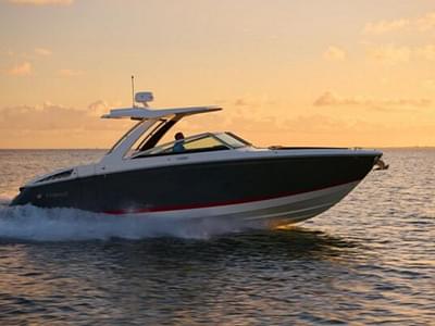 BOATZON | Cobalt Boats R33 2024