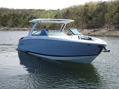 BOATZON | Cobalt Boats R33 2024