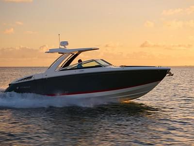 BOATZON | Cobalt Boats R33 2025