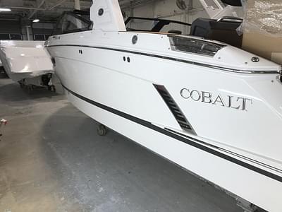 BOATZON | Cobalt Boats R6 Surf 2024