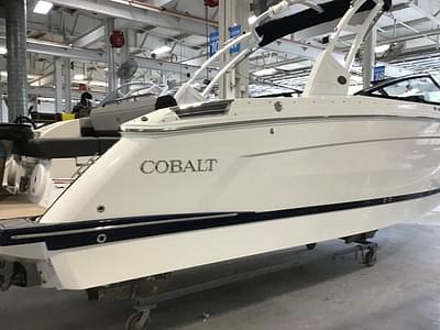 BOATZON | Cobalt Boats R8 2025