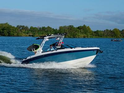 BOATZON | Cobalt Boats R8 Surf 2022