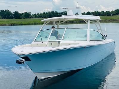 BOATZON | Cobia 330 Dual Console 2021