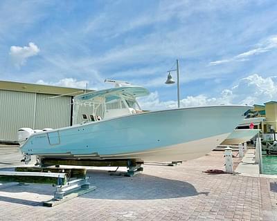 BOATZON | Cobia 350 Center Console 2021