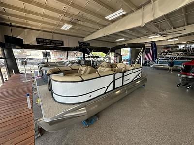 BOATZON | Crest Classic LX 220 SLC CPT 2024