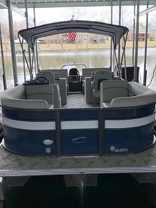 BOATZON | 2021 Crest Classic LX 220 SLRC