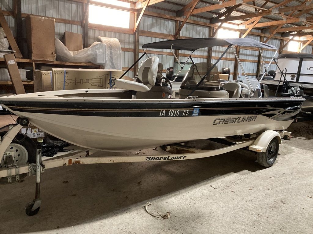 2001 Crestliner 17 - Sold Boat