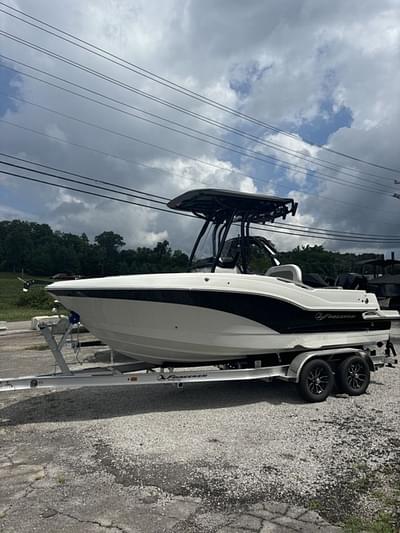 BOATZON | Crownline 210 CC 2024