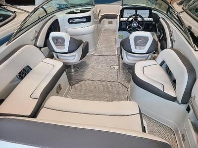 BOATZON | Crownline E235 2024