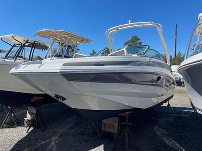 BOATZON | Crownline E235XS 2022