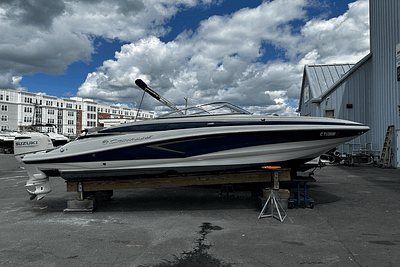 BOATZON | Crownline ECLIPSE E255 XS 2019