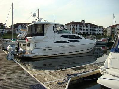 BOATZON | Cruisers 455 Express Motoryacht 2004