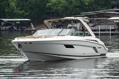 BOATZON | Cruisers Yachts 328 2015