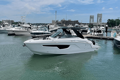 BOATZON | Cruisers Yachts 34 GLS Outboard 2022