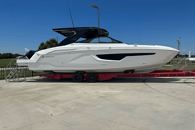 BOATZON | Cruisers Yachts 34 GLS Outboard 2024