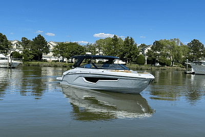 BOATZON | Cruisers Yachts 34 GLS South Beach Outboard 2024