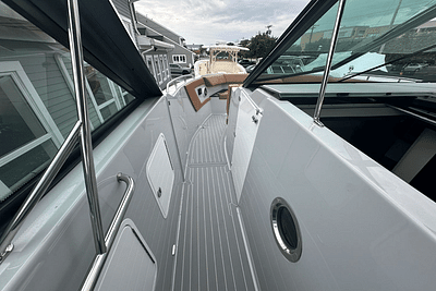 BOATZON | Cruisers Yachts 34 GLS South Beach Outboard 2024