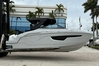 BOATZON | Cruisers Yachts 34 GLS South Beach Outboard 2025