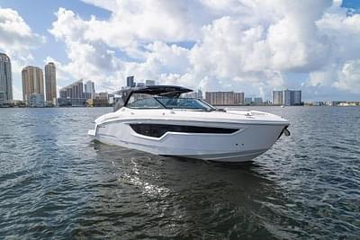 BOATZON | Cruisers Yachts 38 GLS