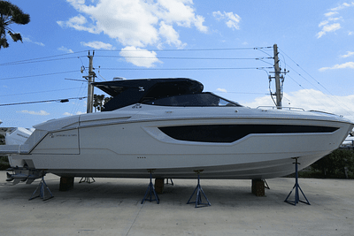 BOATZON | Cruisers Yachts 38 GLS South Beach Outboard 2024