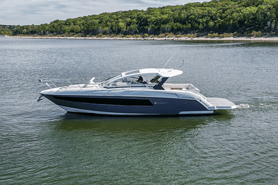 BOATZON | Cruisers Yachts 390 EXPRESS COUPE 2017