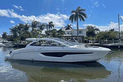 BOATZON | Cruisers Yachts 42 GLS Outboard 2021