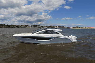 BOATZON | Cruisers Yachts 42 GLS Outboard 2024